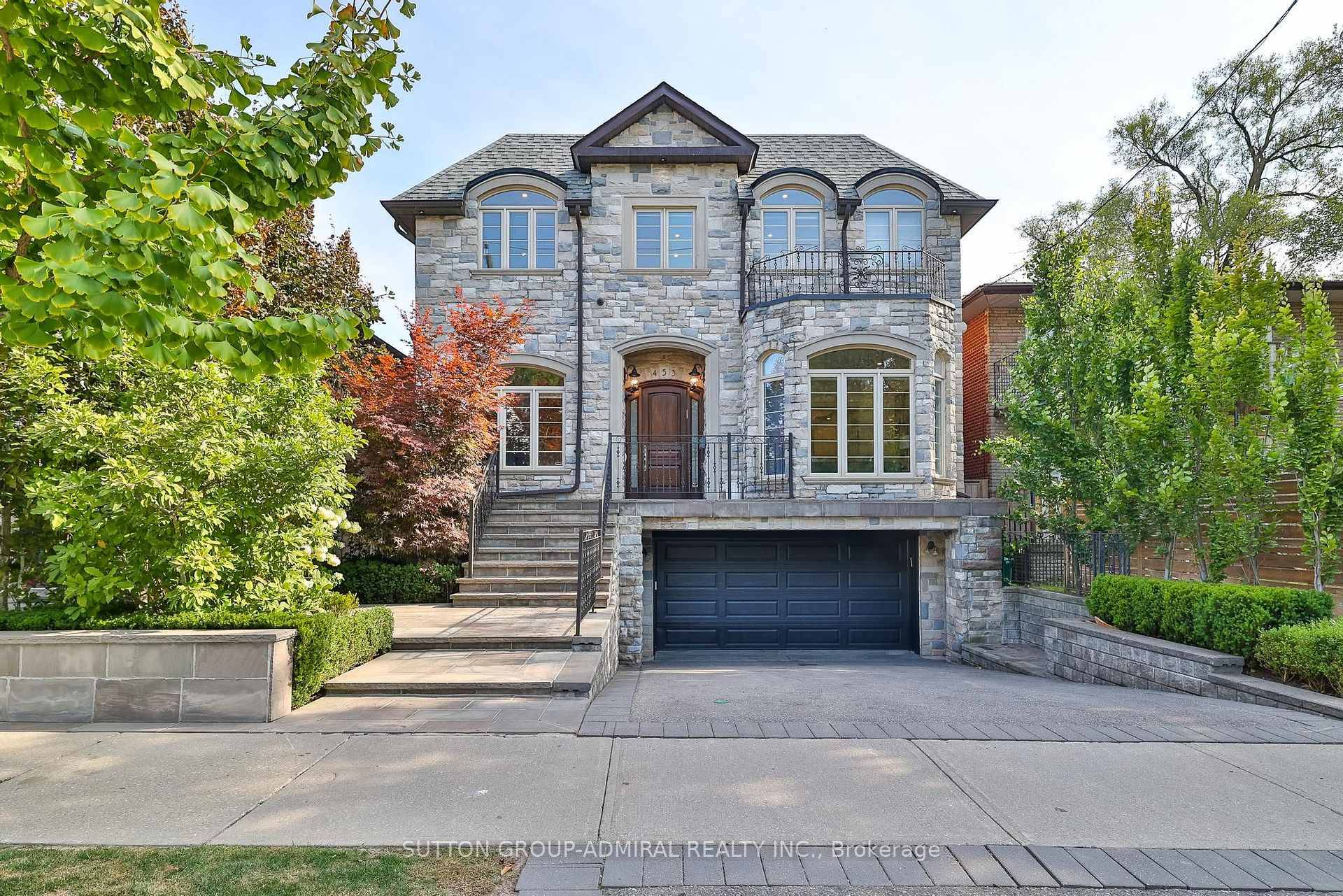 Welcome Home To 453 Glengrove Ave.
