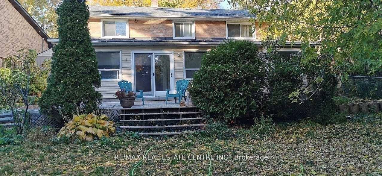 Your Opportunity To Live In The Highly Sought After Mineola Neighbourhood of Mississauga.