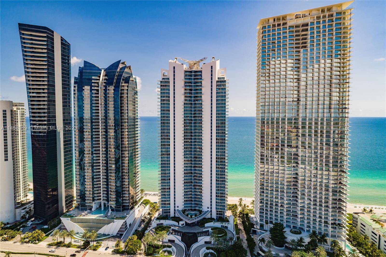 Spectacular Ocean View from the moment you walk in.