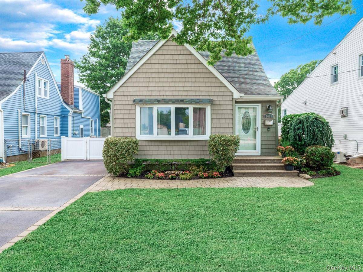 Discover the perfect blend of charm and convenience in Merrick !