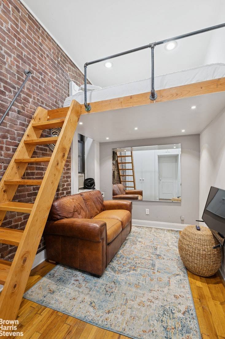 Location is EVERYTHING and being moments away from multiple subway lines, the crosstown bus, Lincoln Center, the Time Warner Center, Central Park, incredible restaurants and everyday conveniences is PRICELESS.