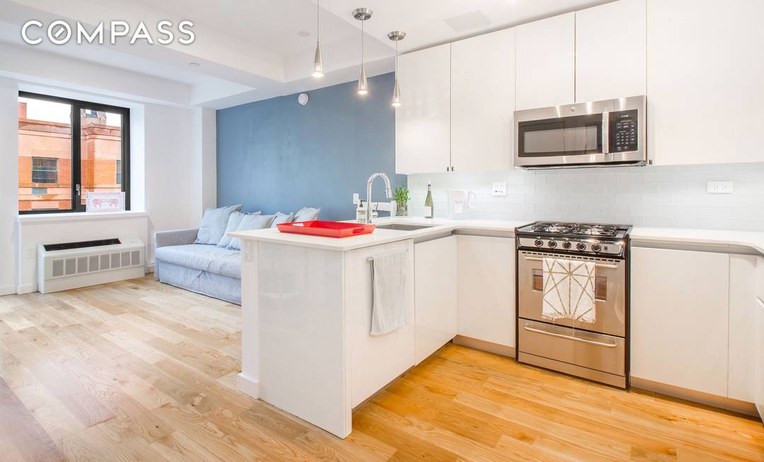 Experience modern Harlem living at its best in this sun drenched, top floor, south facing 1 bedroom condo on East 131st Street.