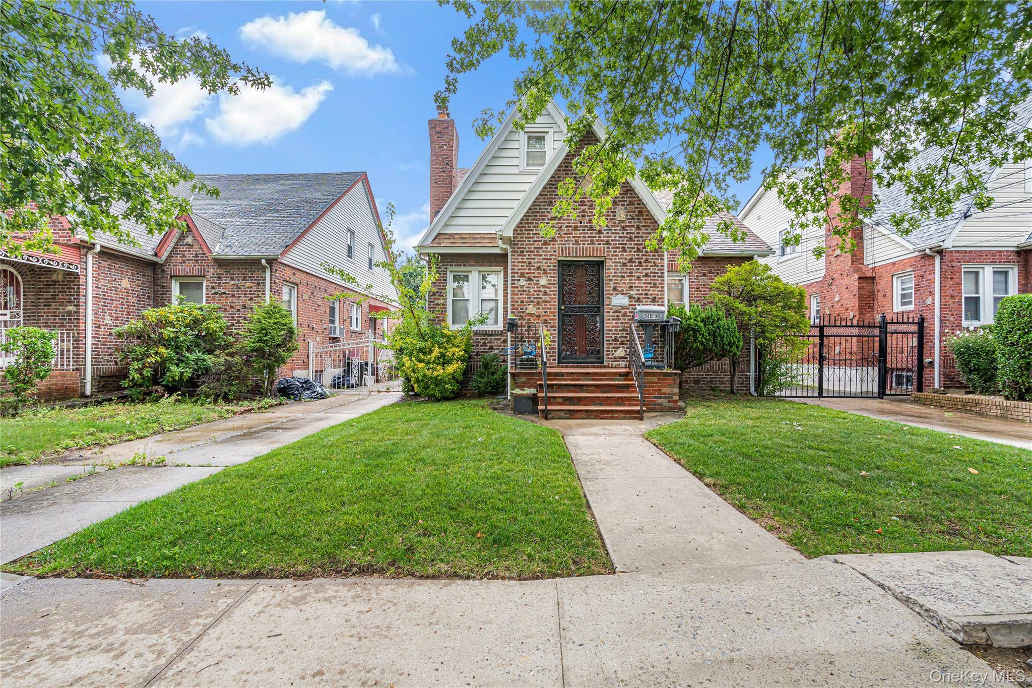 CHARMING HOME in desirable Saint Albans.