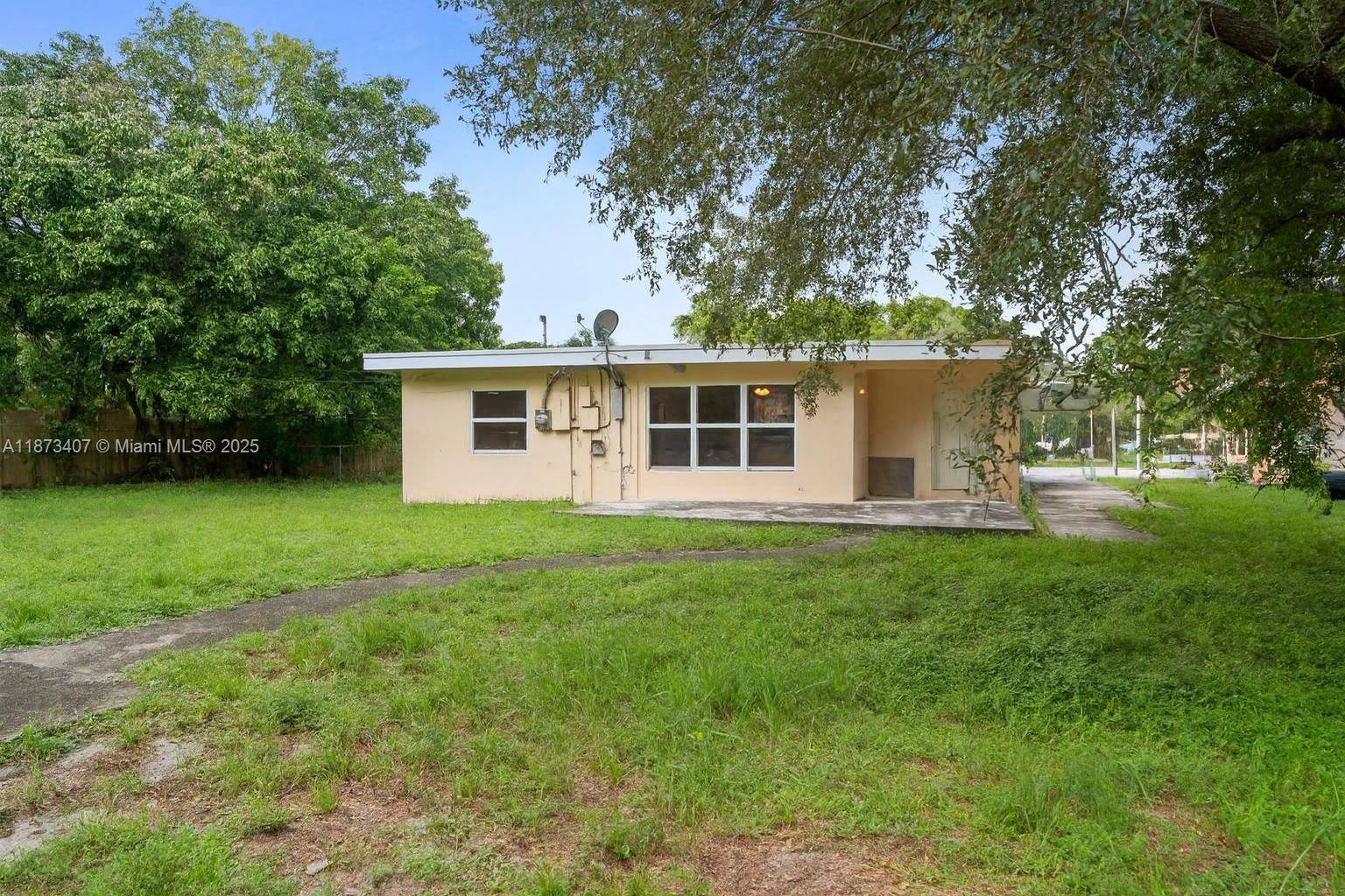 Excellent investment opportunity in Lauderdale Manors !