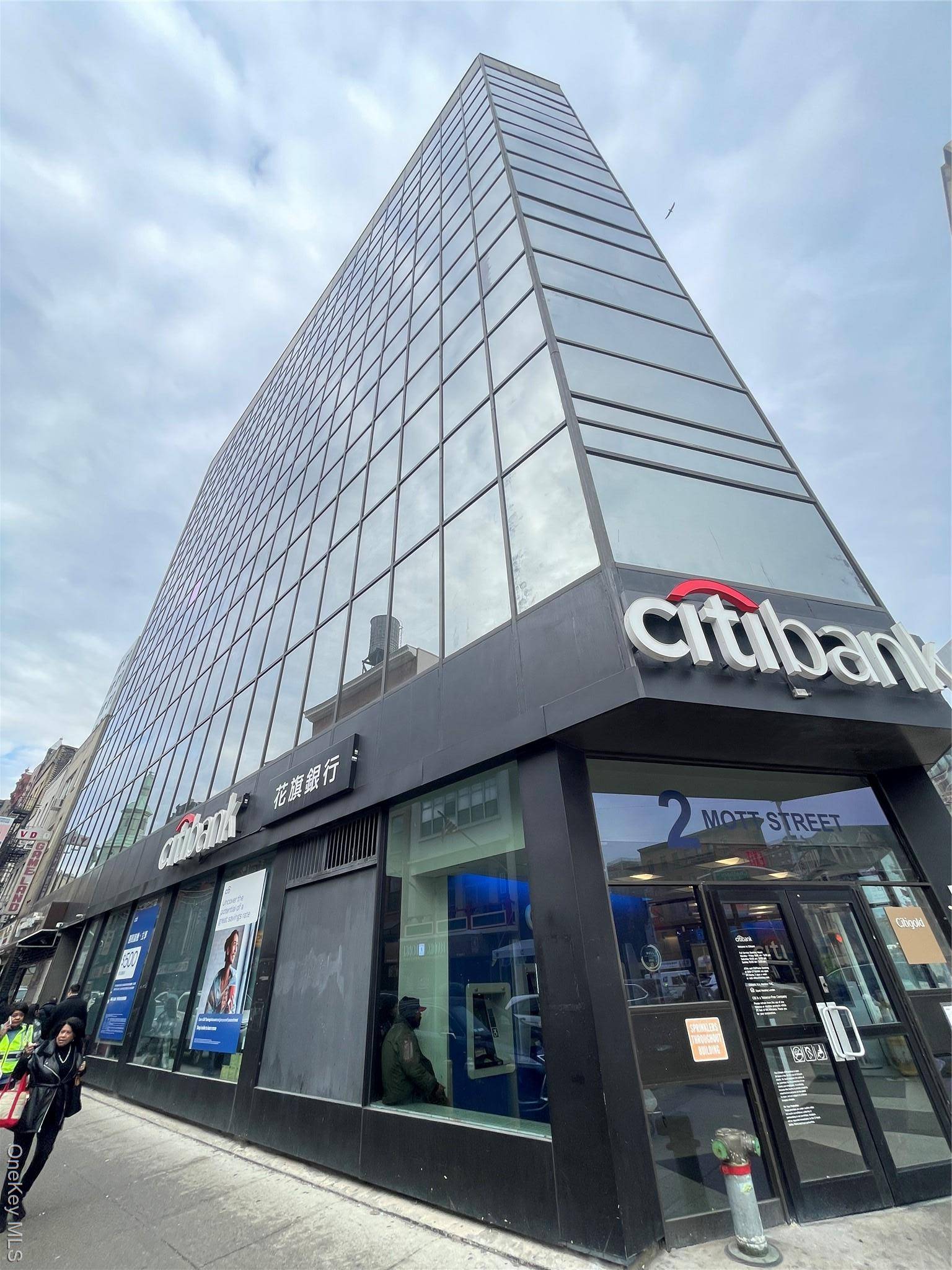 Available now a spacious 882 sq ft dental office located in the heart of Chinatown at 2 Mott St.