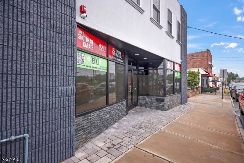 19 Franklin Street is a mixed use commercial building, in the vibrant Bloomfield, with 6 income generating rentals.