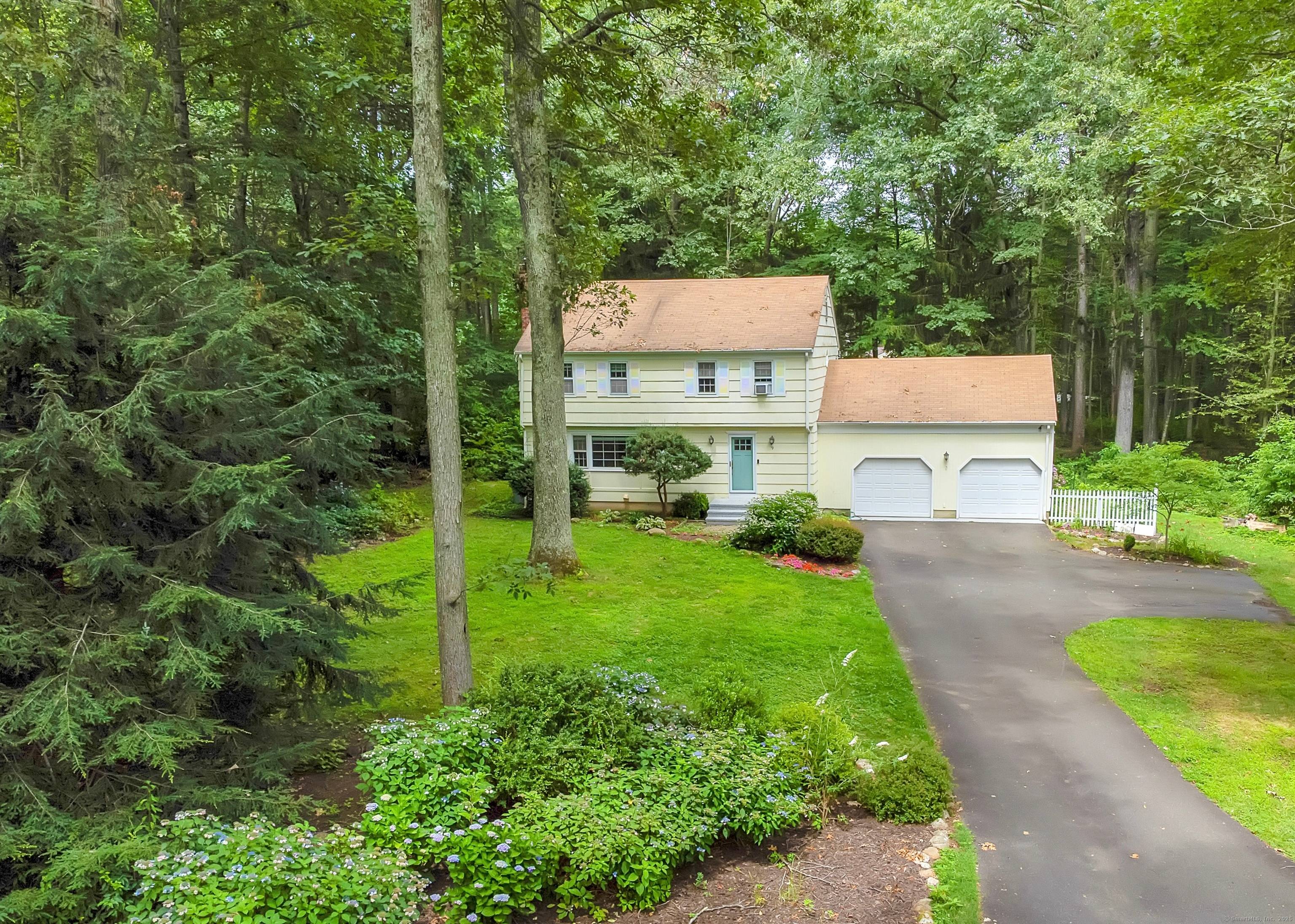 Nestled on a corner lot in a quiet cul de sac sits this lovely 4 bed, 2.