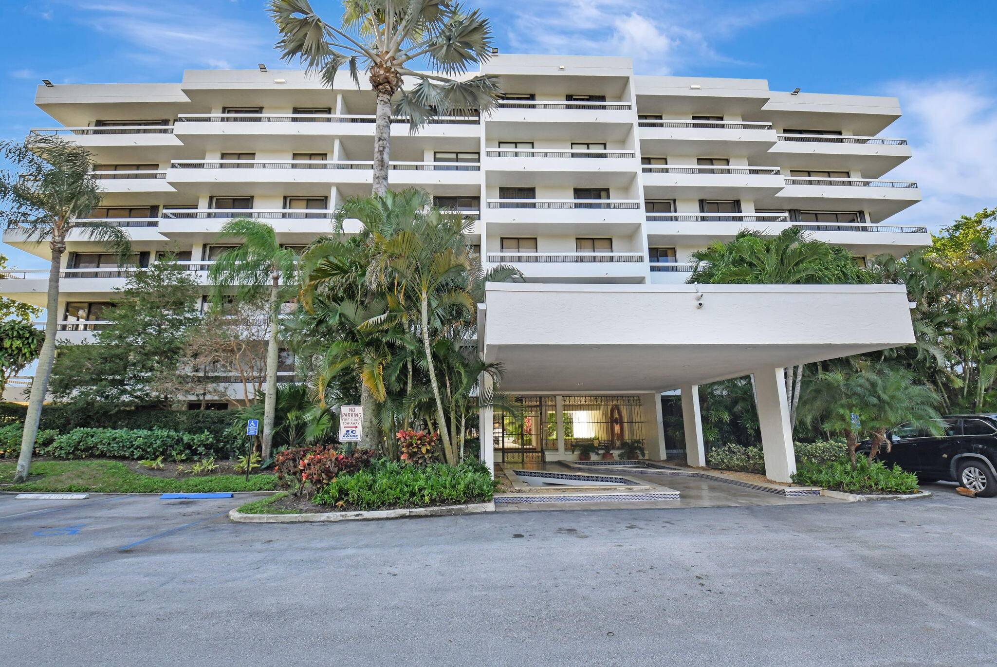Welcome to 23200 Camino Del Mar, Unit 307, a fully updated 2 bedroom, 2 bathroom condo in the heart of Boca Raton.