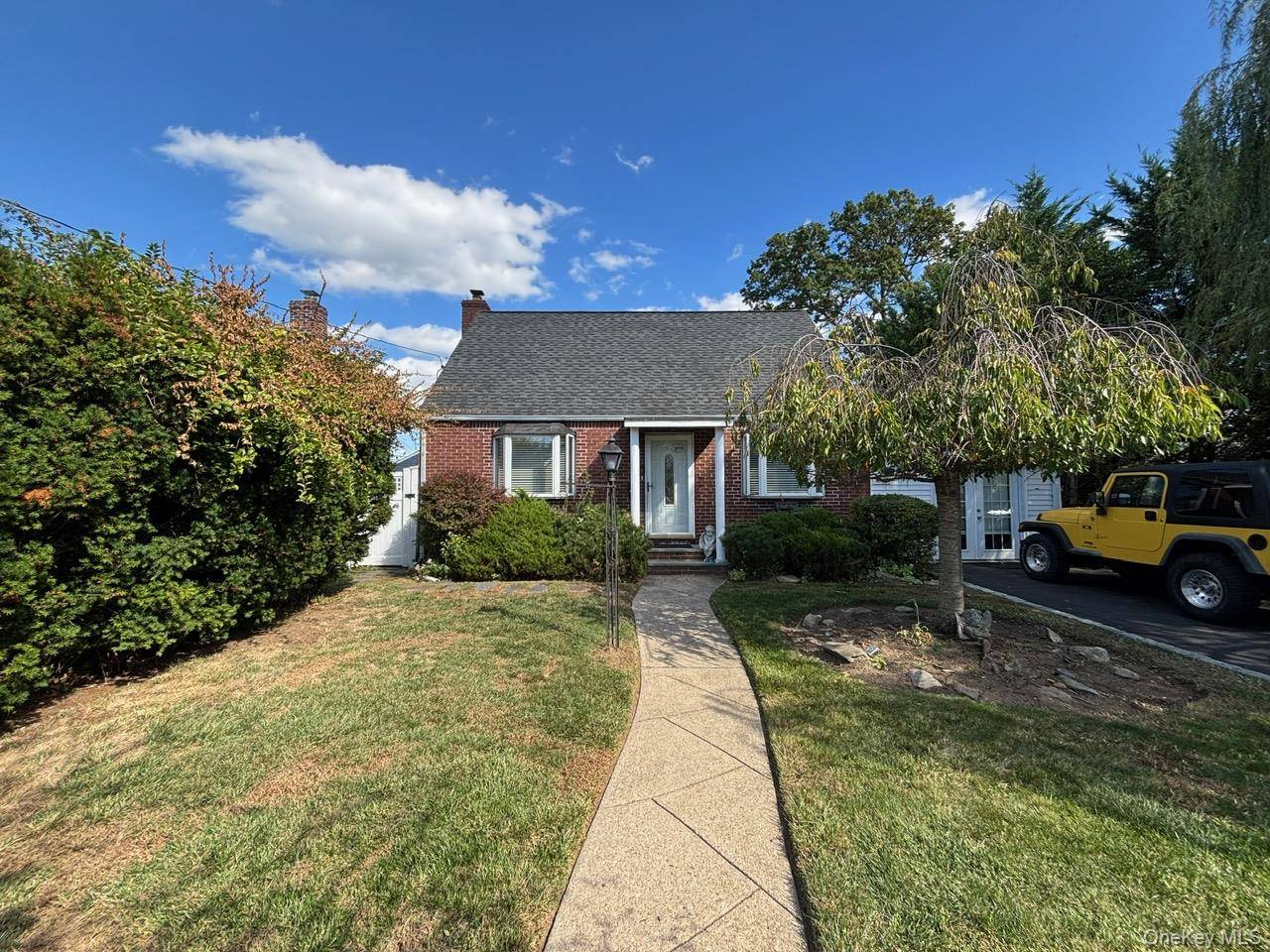 Proudly presenting 279 Semton Blvd, a wonderful single family home located in Franklin Square.