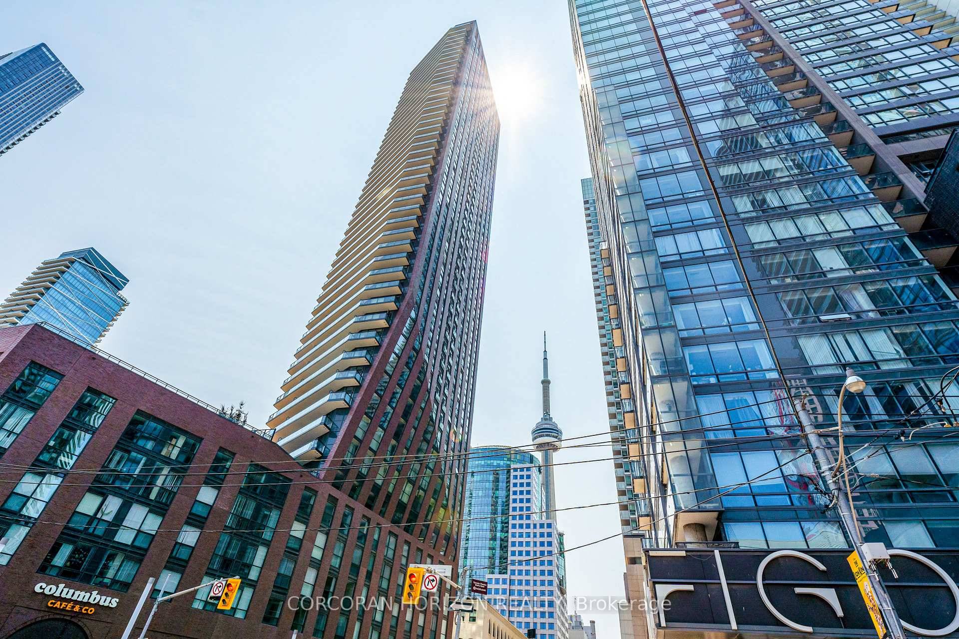 One Bed Plus Den 555 sqft Unit In Luxury The Pj Condo In The Heart Of The Entertainment District Of Toronto.