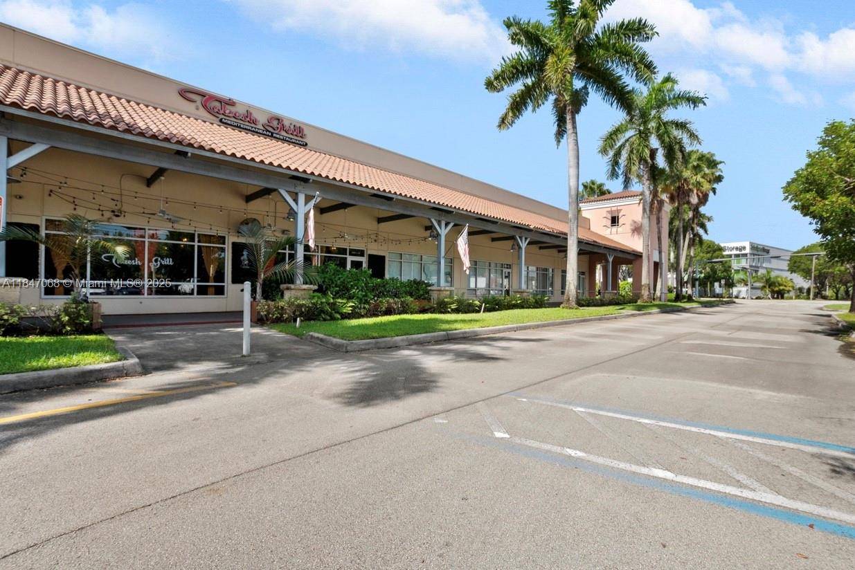 TURNKEY READY OPERATIONAL 5 STAR RESTAURANT WITH FANTASTIC CUSTOMERS REVIEWS AVAILABLE FOR SALE IN THE INDUSTRIAL LOCATION PARK OF BEACOM STATION.