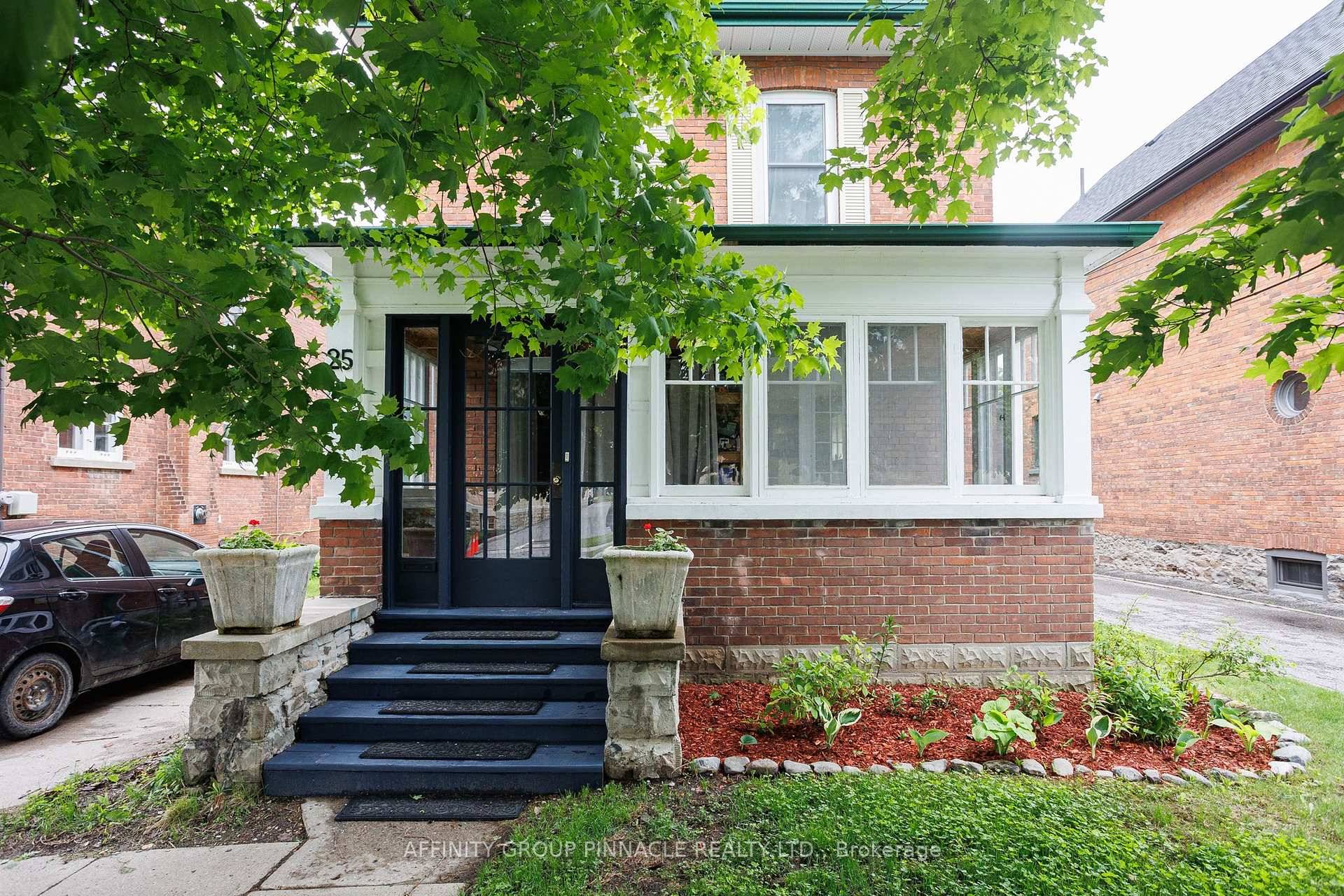 Welcome home to 25 Francis St !