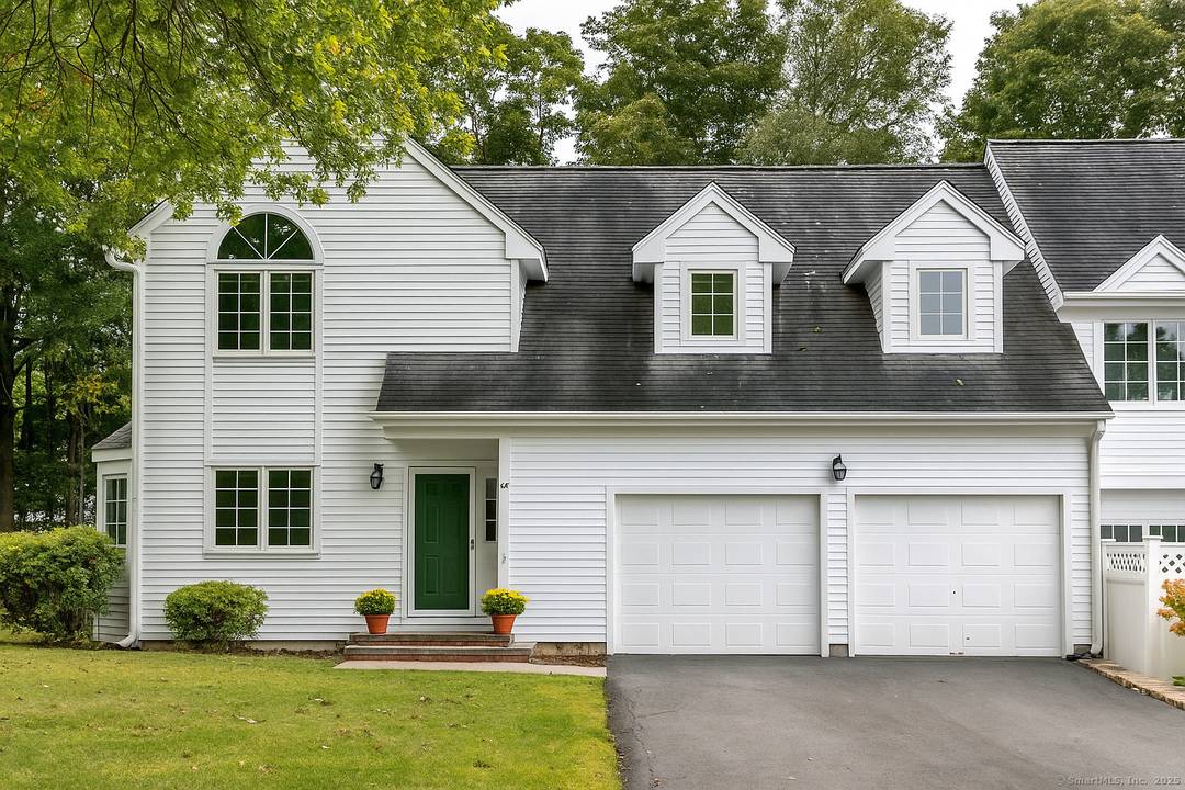 Mint Quarry Ridge condo with many updates, a quiet setting all in a fabulous location with low taxes.