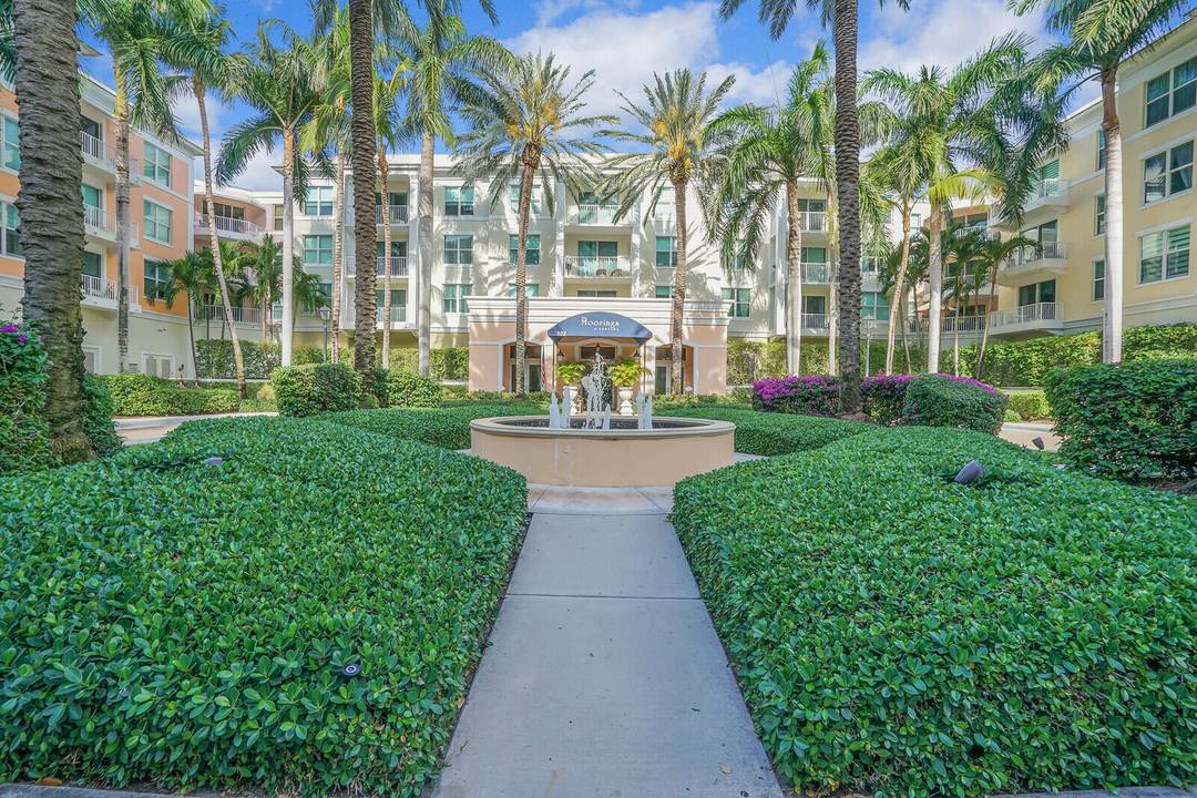 The Moorings is a stunning intracoastal community offering a tropical resort style lifestyle.