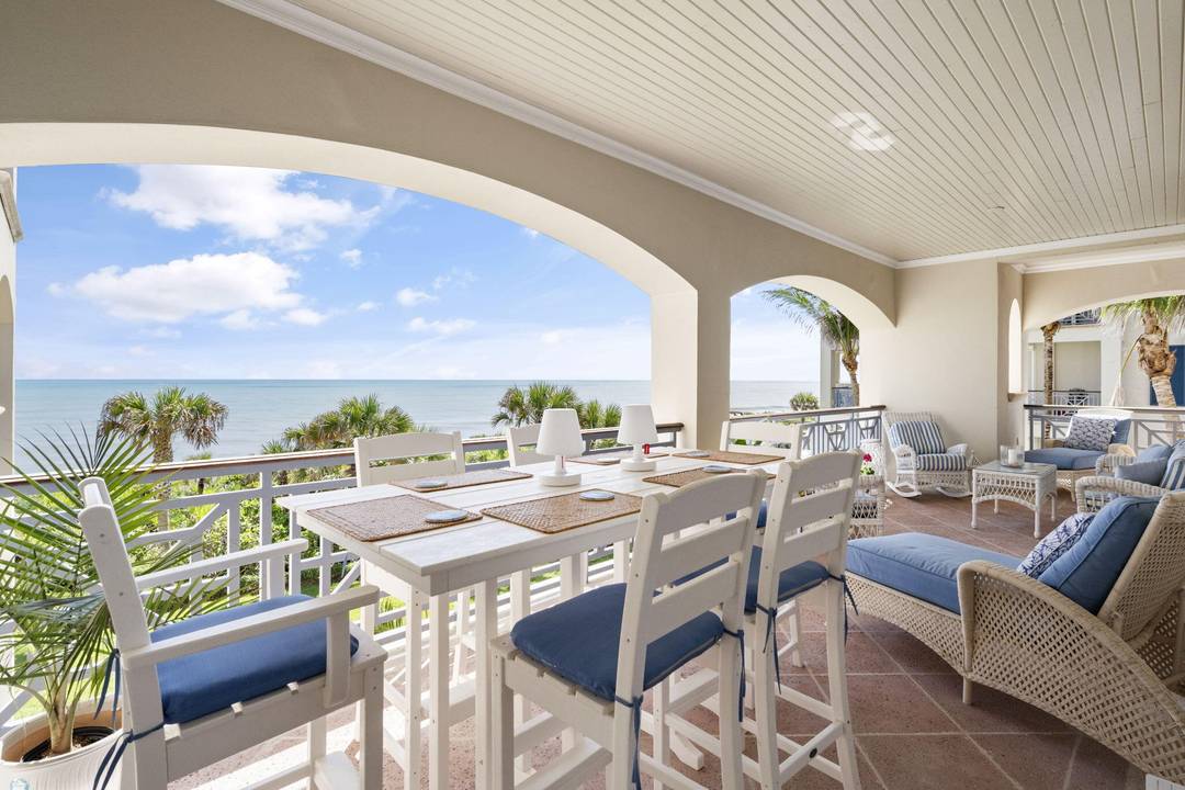 Oceanfront luxury with breathtaking panoramic views !
