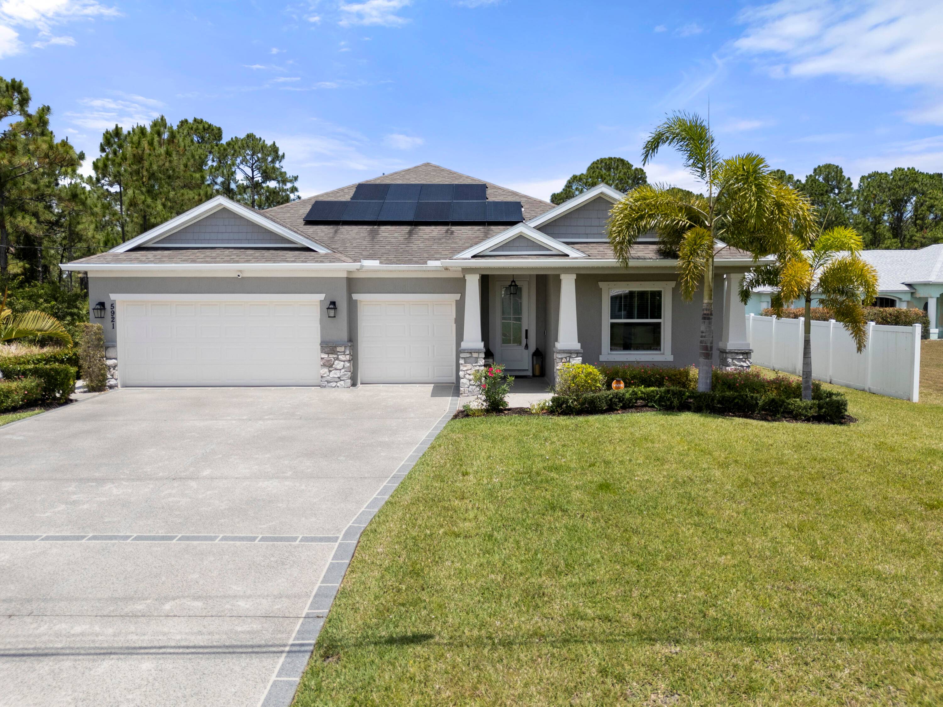 LOOKING FOR A NEWER HOME WITH CURB APPEAL, A POOL SPACIOUS BACK YARD ?