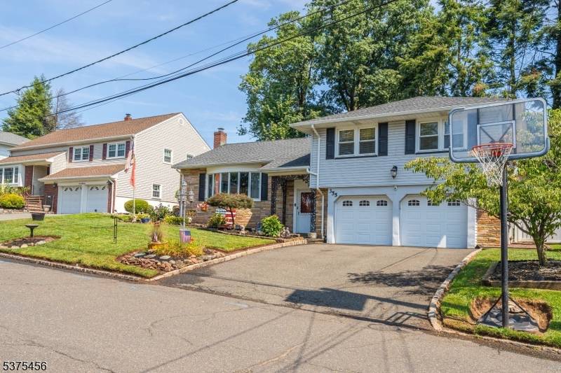 Welcome to this warm and wonderfully laid out split level home in the desirable Putnam Manor neighborhood !