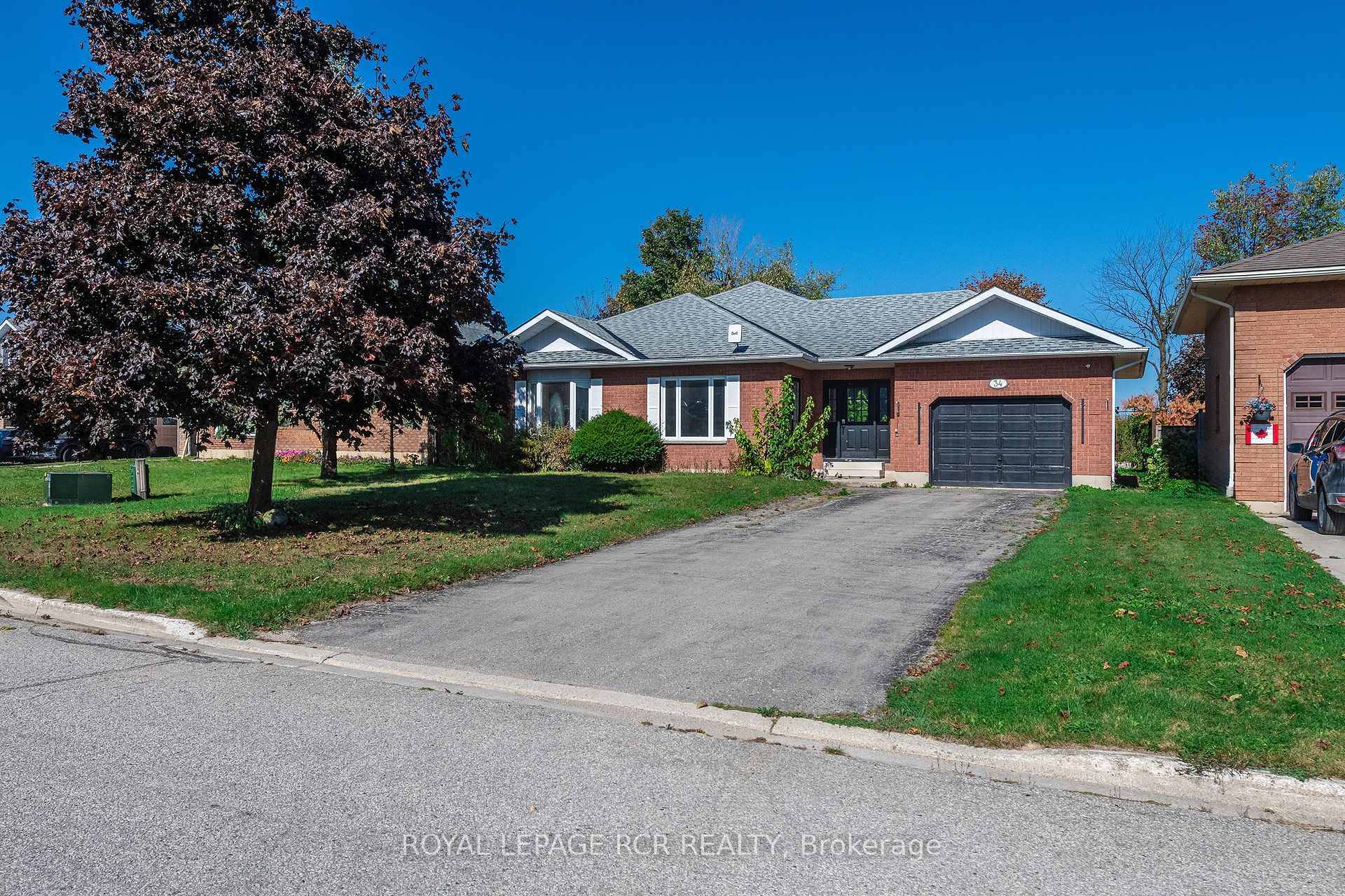 Welcome to this spacious 4 level backsplit, offering 3 bedrooms and 2 bathrooms in a desirable Dundalk neighbourhood on a quiet crescent.