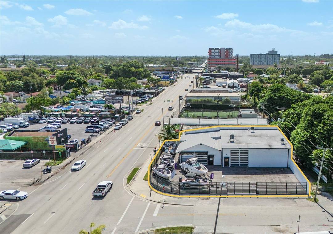 Located in the heart of Little River s transformation, this high exposure site is ideal for showroom, studio, or office use offering direct I 95 access, top tier zoning, and ...