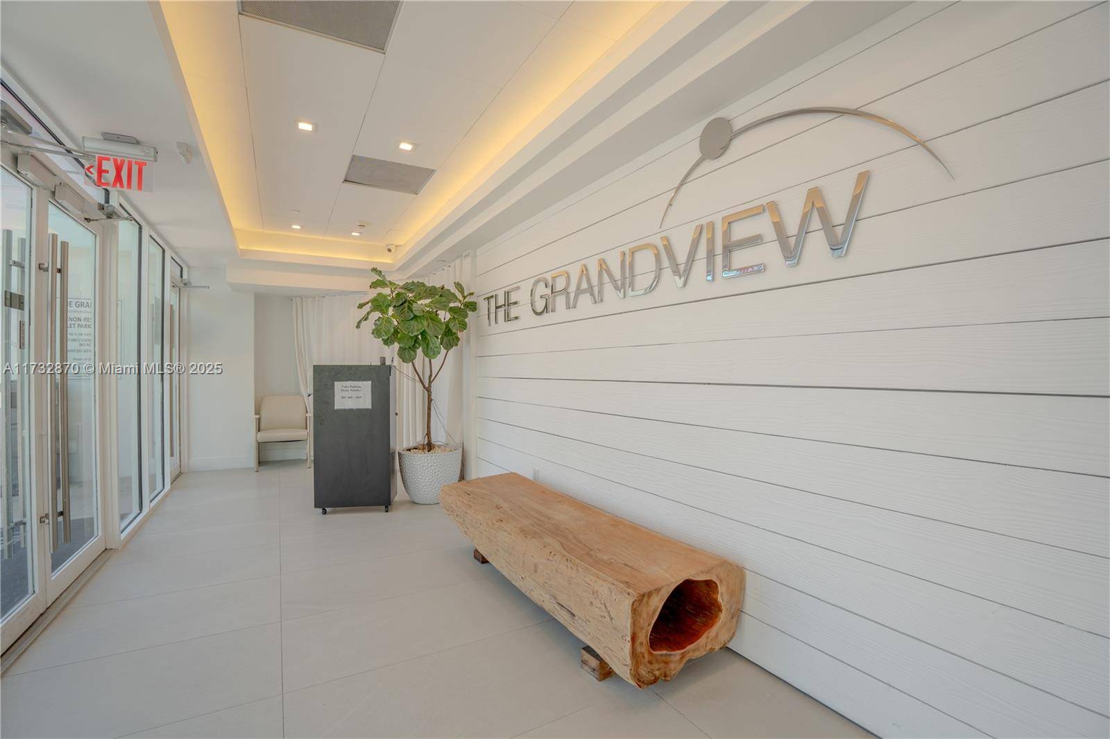 Welcome to your dream condo in Miami Beach !