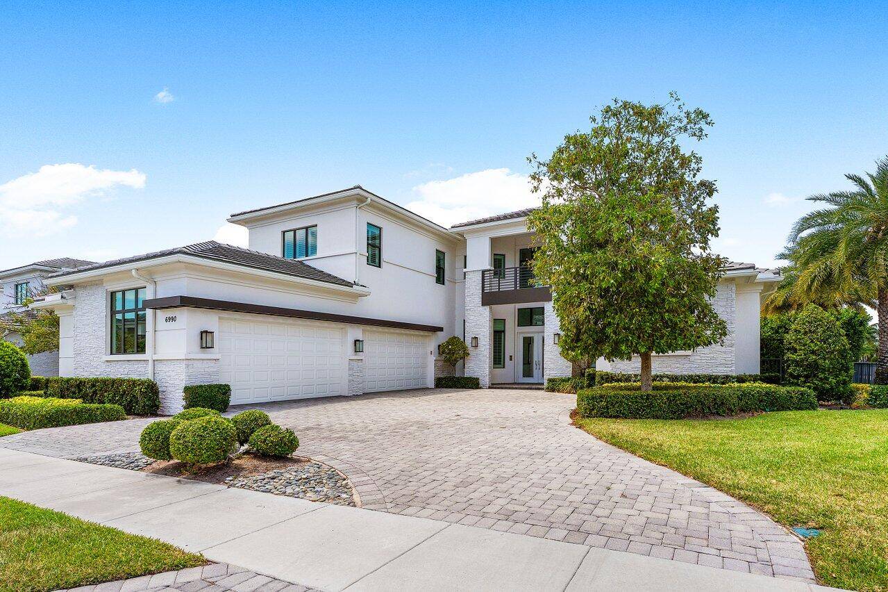 Welcome to an extraordinary offering in Royal Palm Polo, one of Boca Raton's premier luxury community.