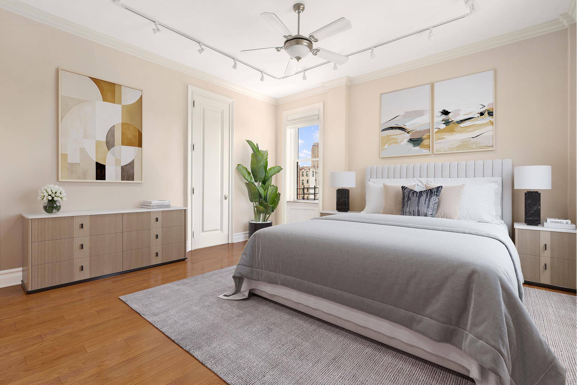 Welcome to this high floor oversized studio apartment at the Lincoln Spencer.