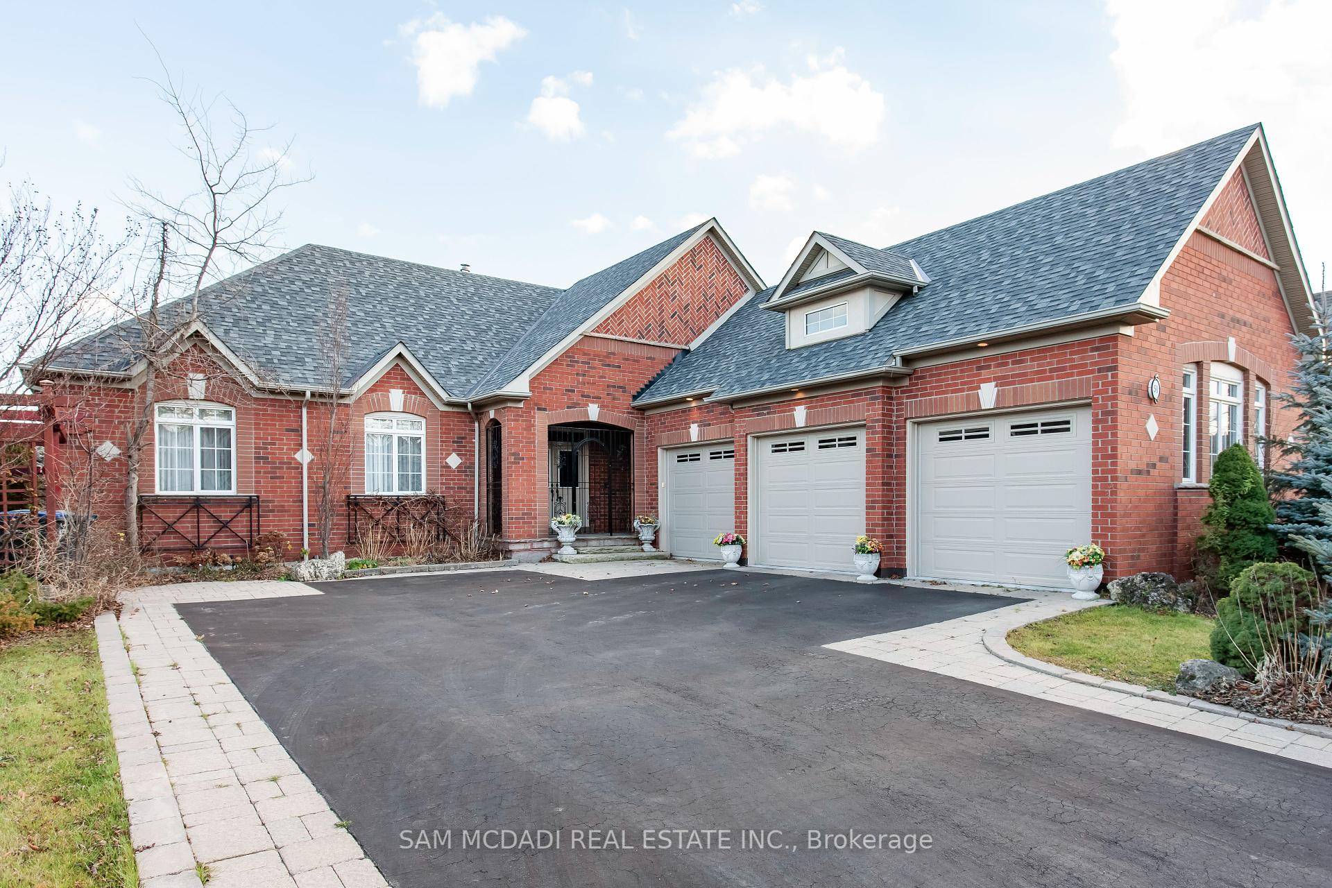 Move in ready and fully furnished !