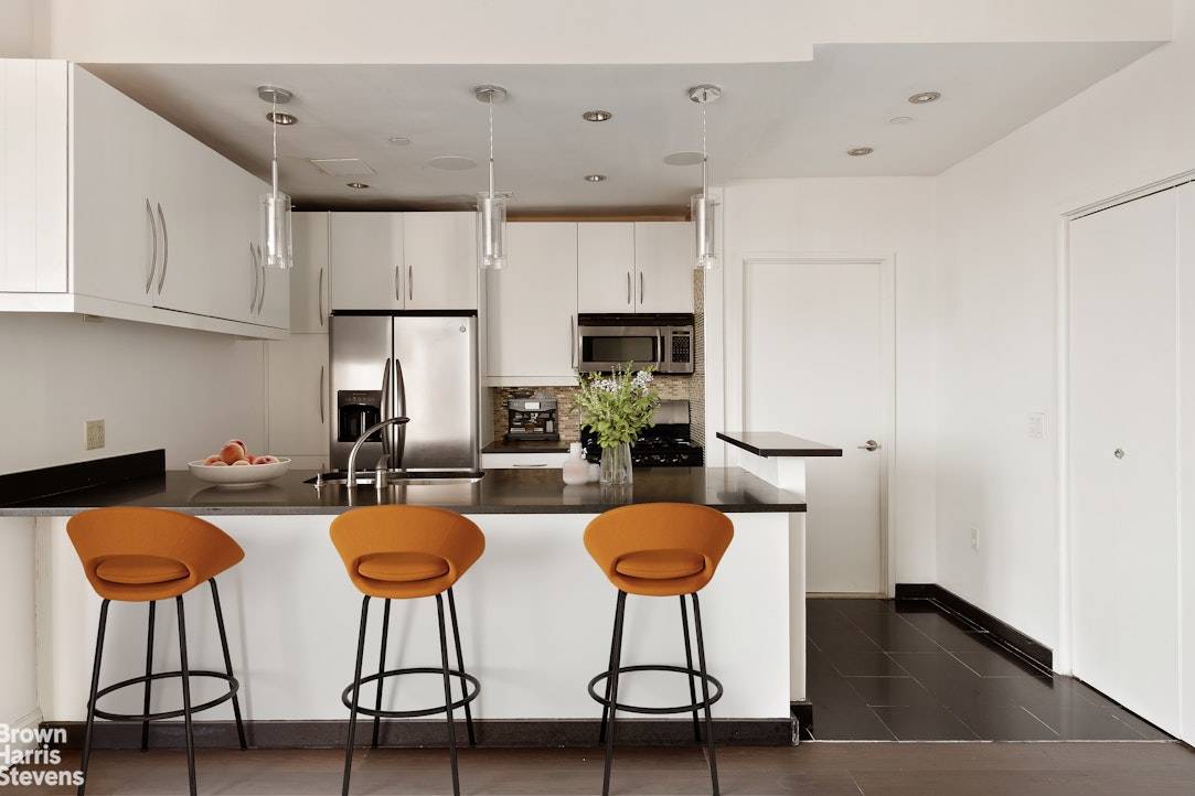 Welcome to this exciting penthouse at The Lenox, one of Harlem's original luxury condominiums.