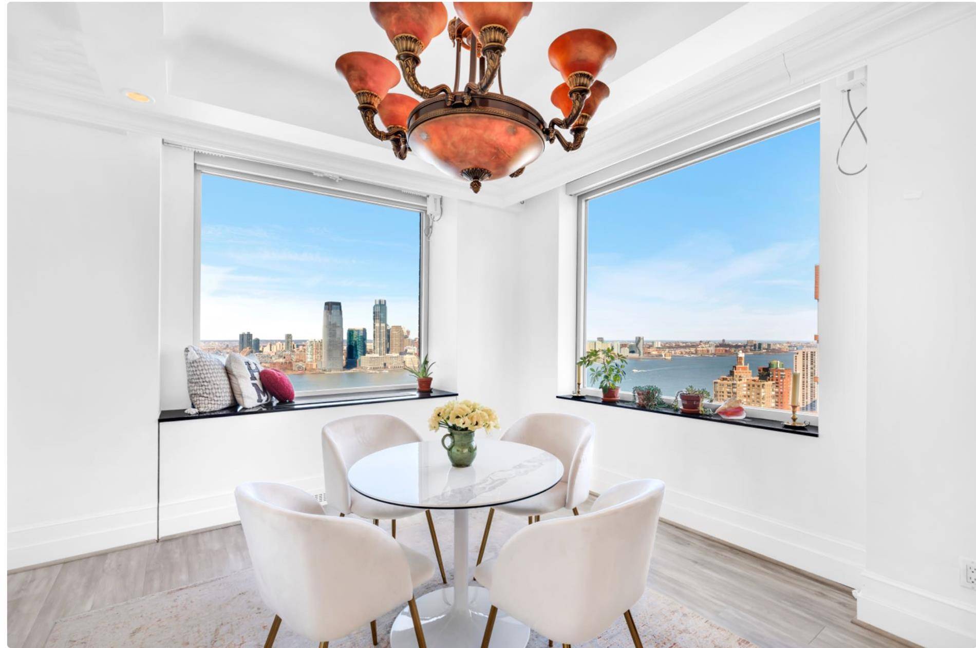 This luxurious 2 bedroom 2.