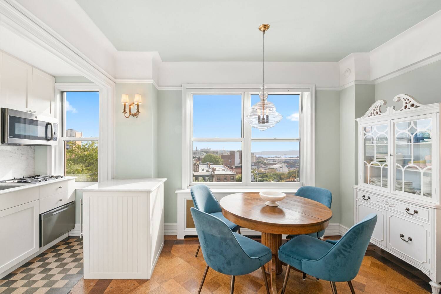 Incomparable Prewar 1 Bedroom with Stunning Views in Doorman Building OPEN HOUSES are BY APPOINTMENT ONLY Pin drop quiet and awash in southern sunlight, this impeccably renovated high floor one ...