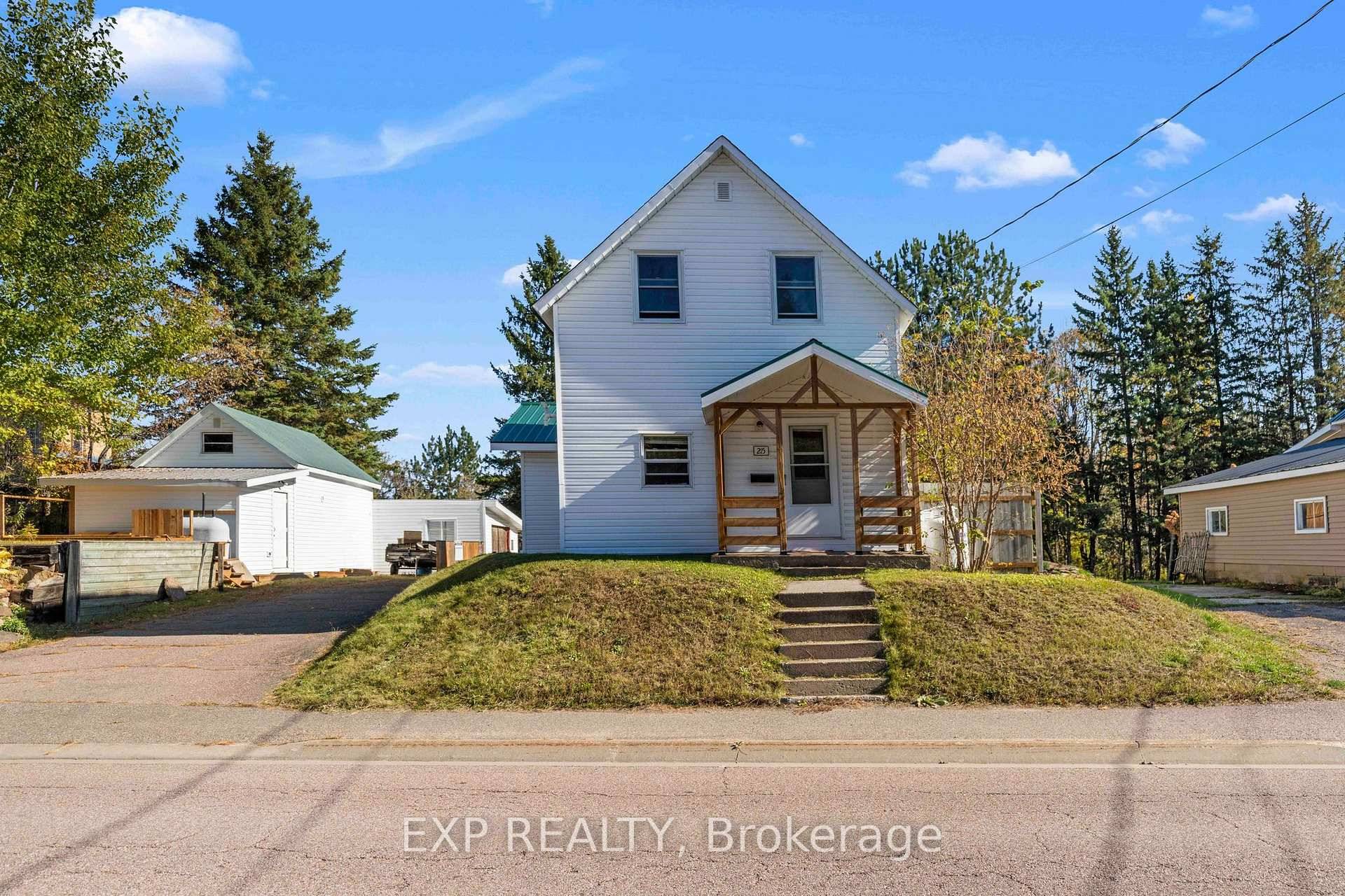This beautifully renovated 2 bed, 2 bath home has been transformed turning old to new.