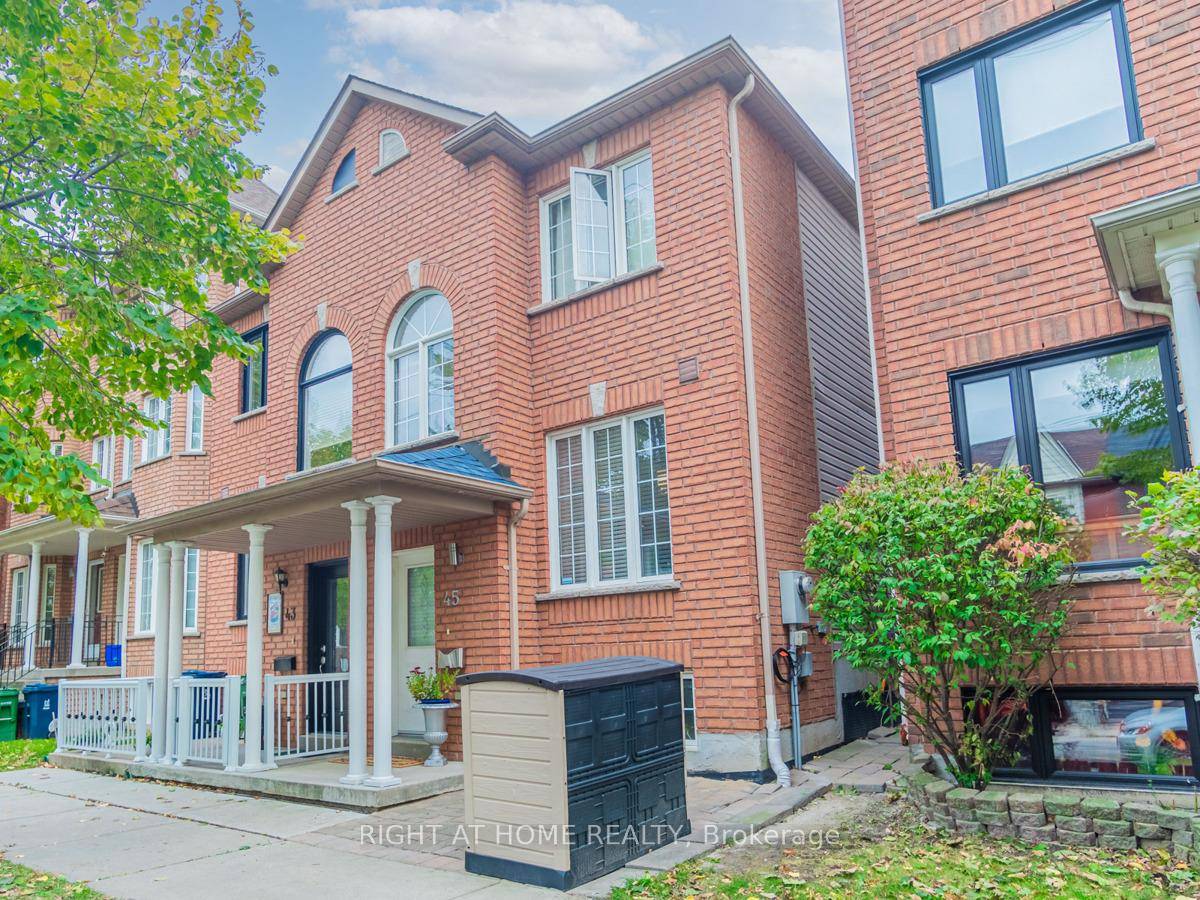 NOTE Photos are from Jan 2022 Welcome to your dream home in the heart of the Junction Triangle !