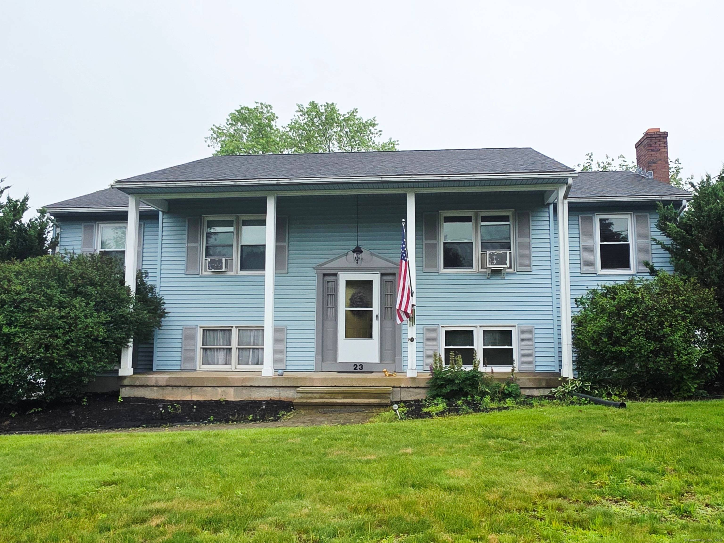 Charming Home in Buckhorn Estates Corner Lot with Exceptional Upgrades Nestled in the desirable Buckhorn Estates, this stunning property is a perfect blend of comfort and functionality.