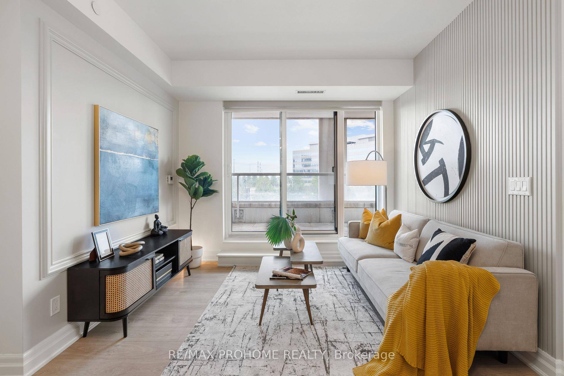 Welcome to this beautifully upgraded 2 1 bedroom, 2 bathroom suite ideally situated in the heart of Unionville.