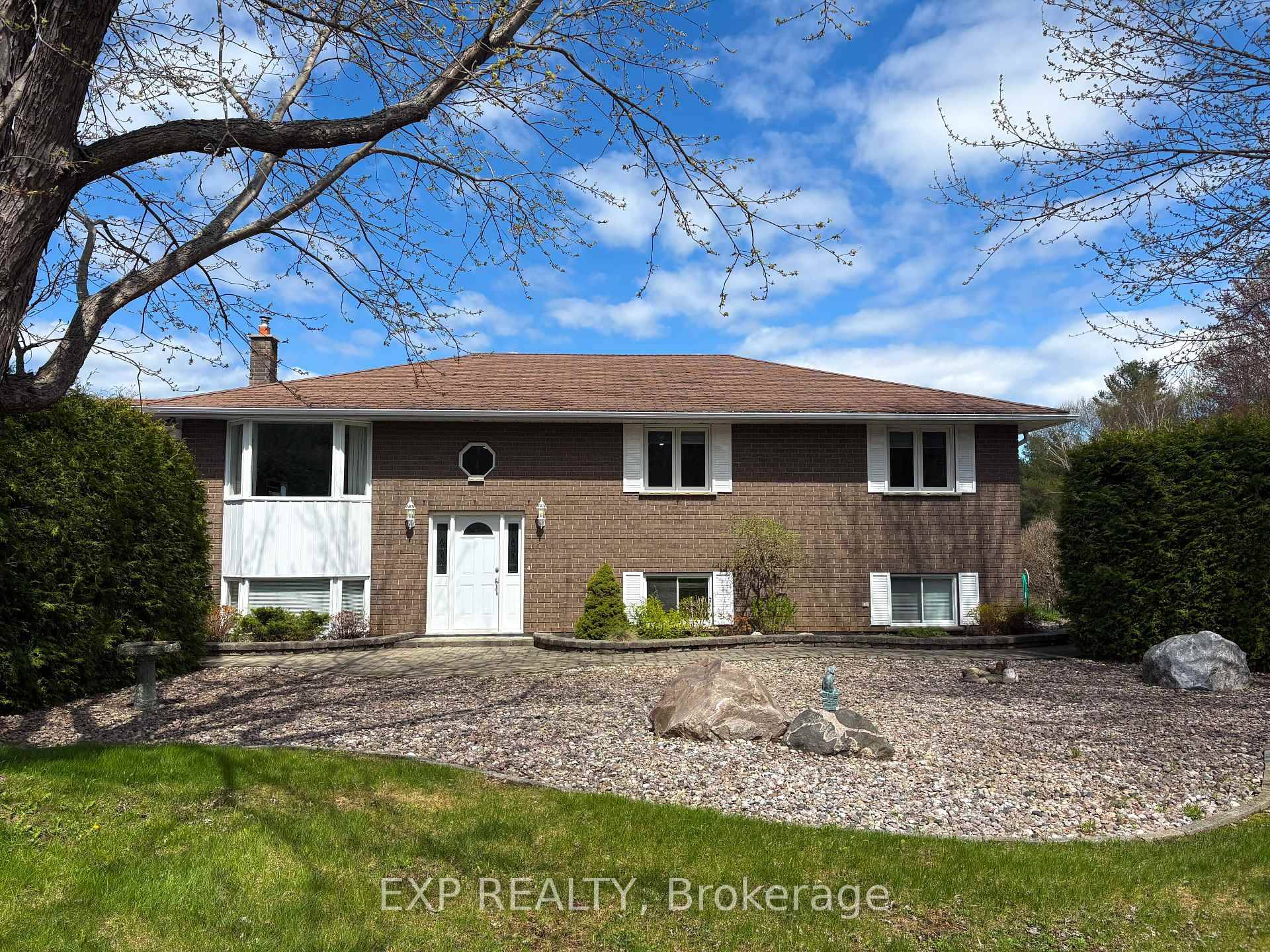 Discover your dream family home in this charming 3 1 raised bungalow, perfectly situated on a spacious 1 acre lot just 2 minutes from Trans Canada Hwy 17.