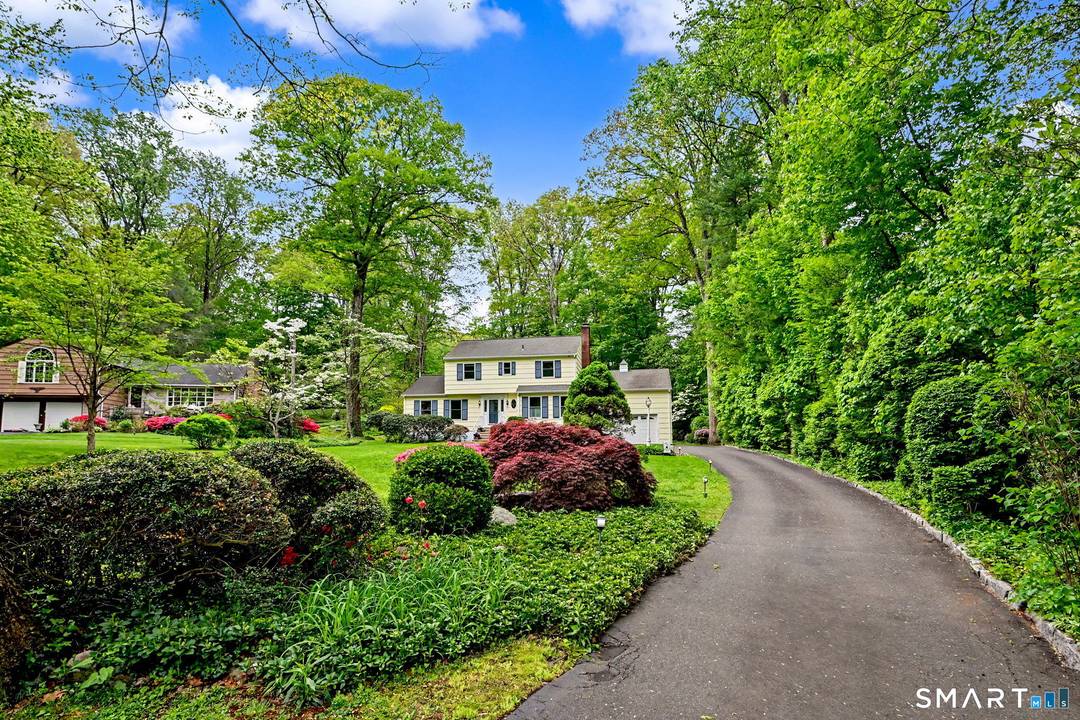 Tucked at the end of a quiet cul de sac in highly sought after Silvermine, this well maintained 4 bed Colonial offers a spacious and well proportioned layout on a ...