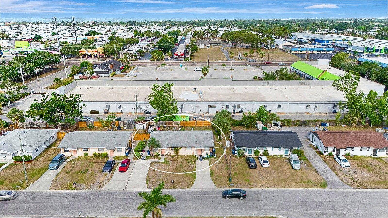 ncome Producing Duplex in Prime Bradenton Location !