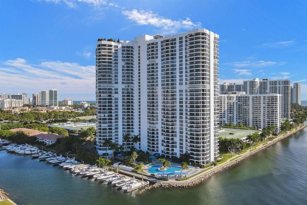 Spacious 2BR 2. 5BA in highly sought after Mystic Pointe, Tower 500, with stunning Intracoastal views amp ; new laminate floors.