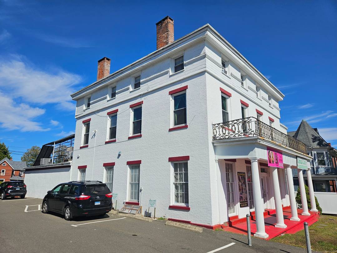 The beautiful and classically designed mixed use property at 138 Washington Street in Middletown is now being offered for sale.