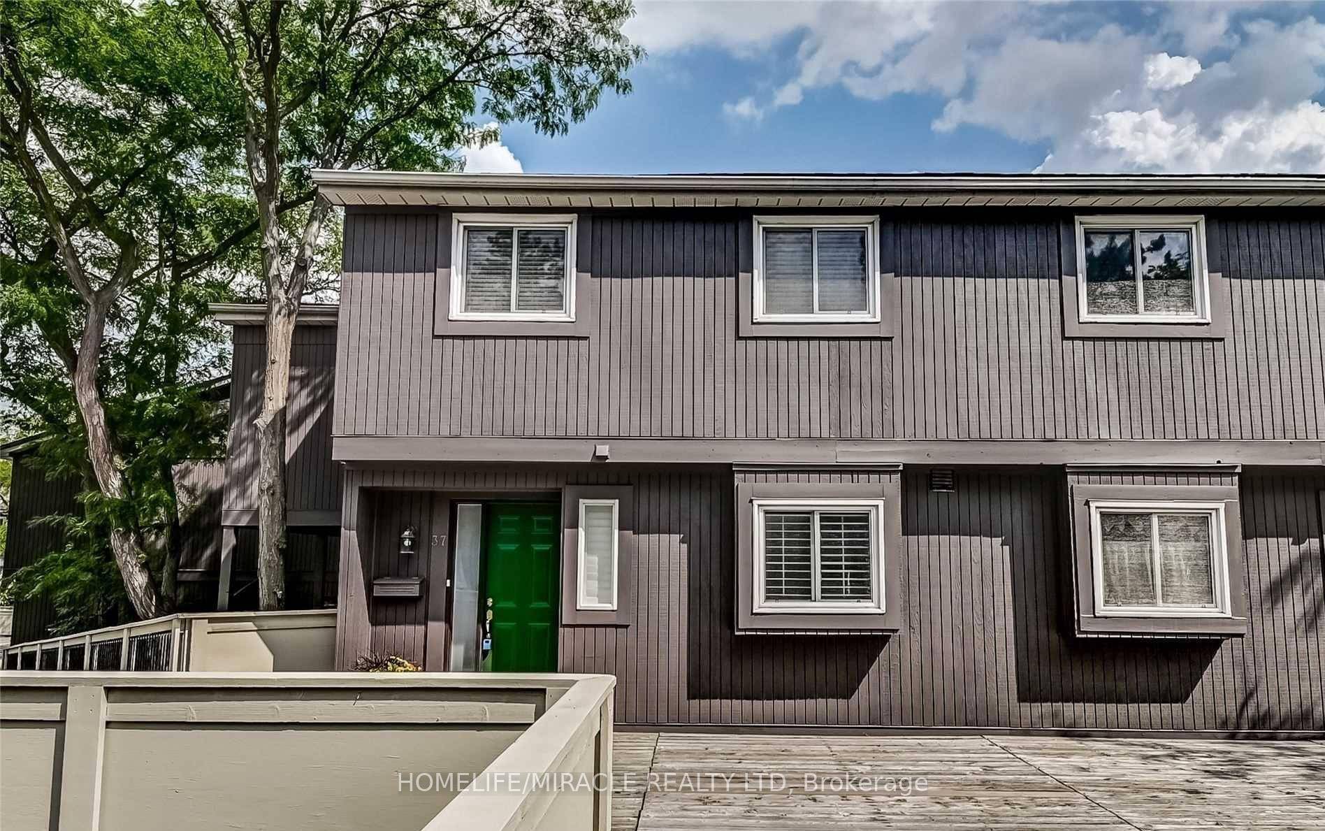 Spacious and beautifully maintained 4 bedroom, 3 bathroom condo townhouse in sought after Meadowvale, Mississauga.