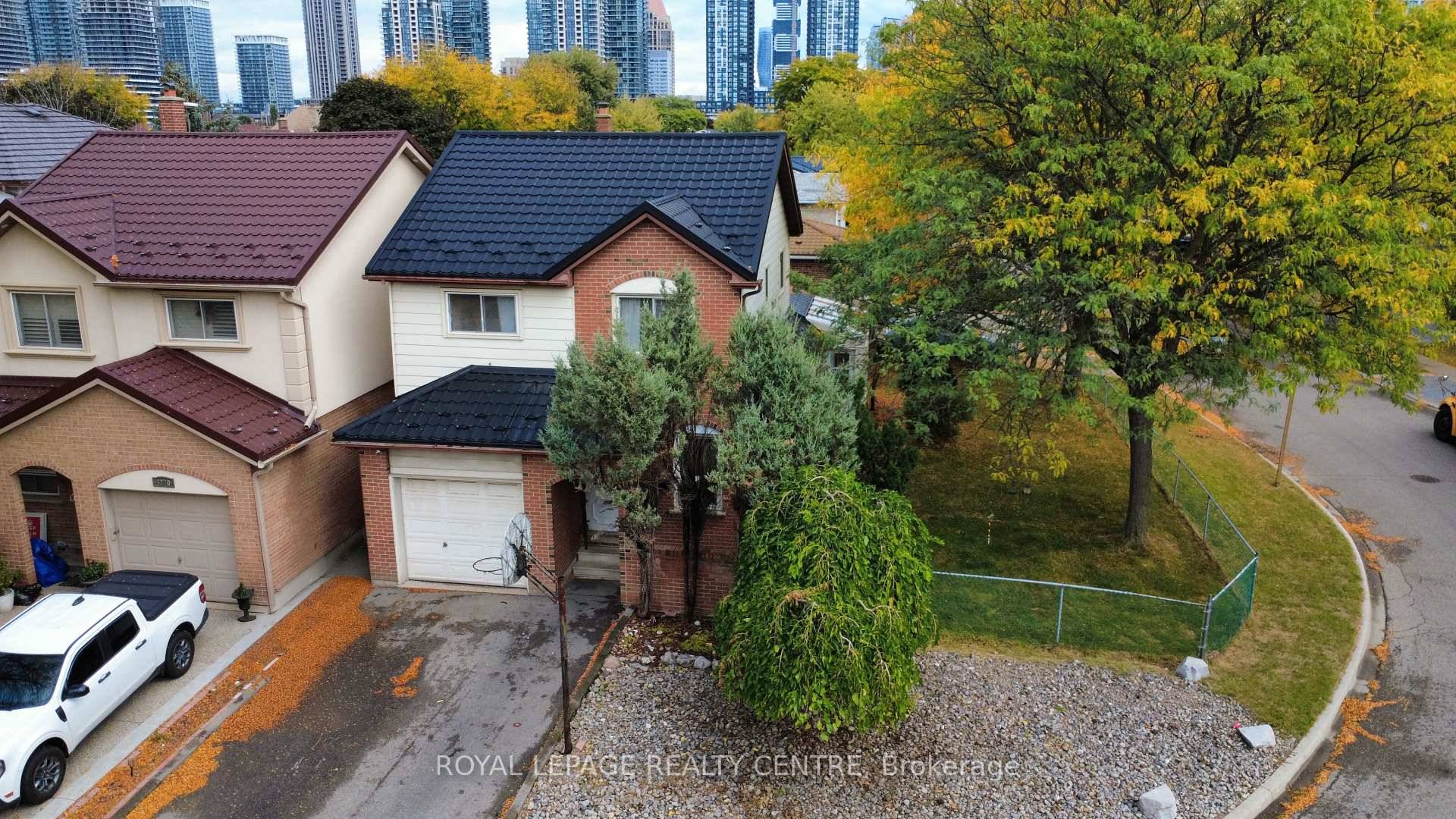 Nicely Nestled Just Minutes From Square One, This Beautiful 5 Level Split Is The Ideal Canvas For Your Family's Next Chapter.