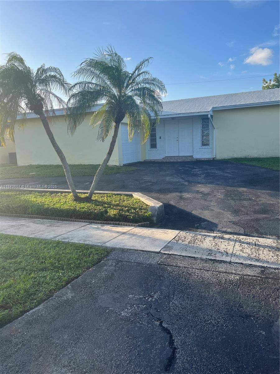 West Sunrise close to Panther Stadium and Sawgrass Mall.