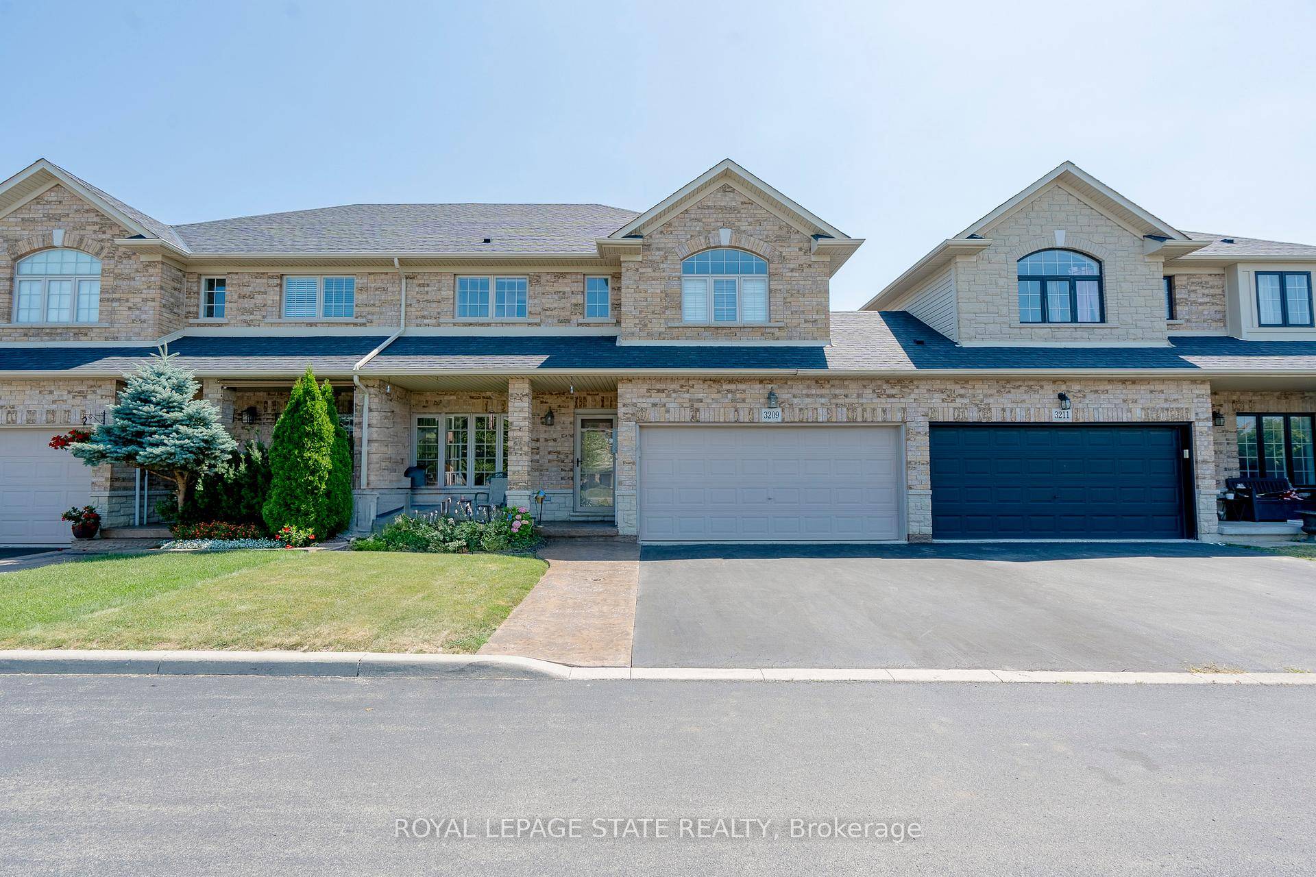Welcome to this spacious 3 bedroom, 4 bathroom freehold townhome located in the heart of family friendly Binbrook.
