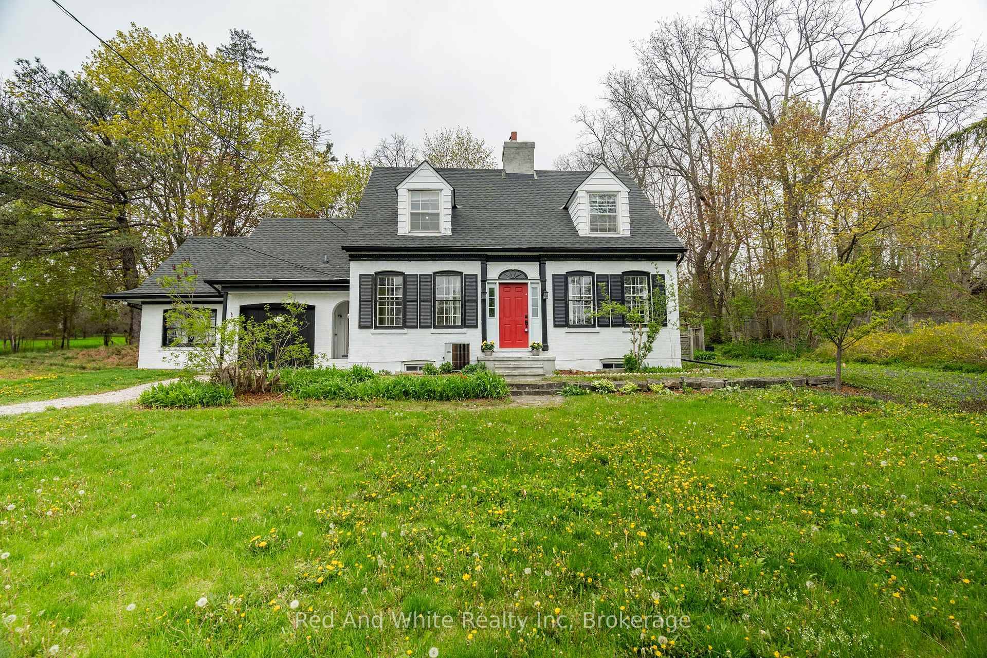 elcome to 456 Fountain Street South a spacious and character filled family home located in the heart of Preston, Cambridge.