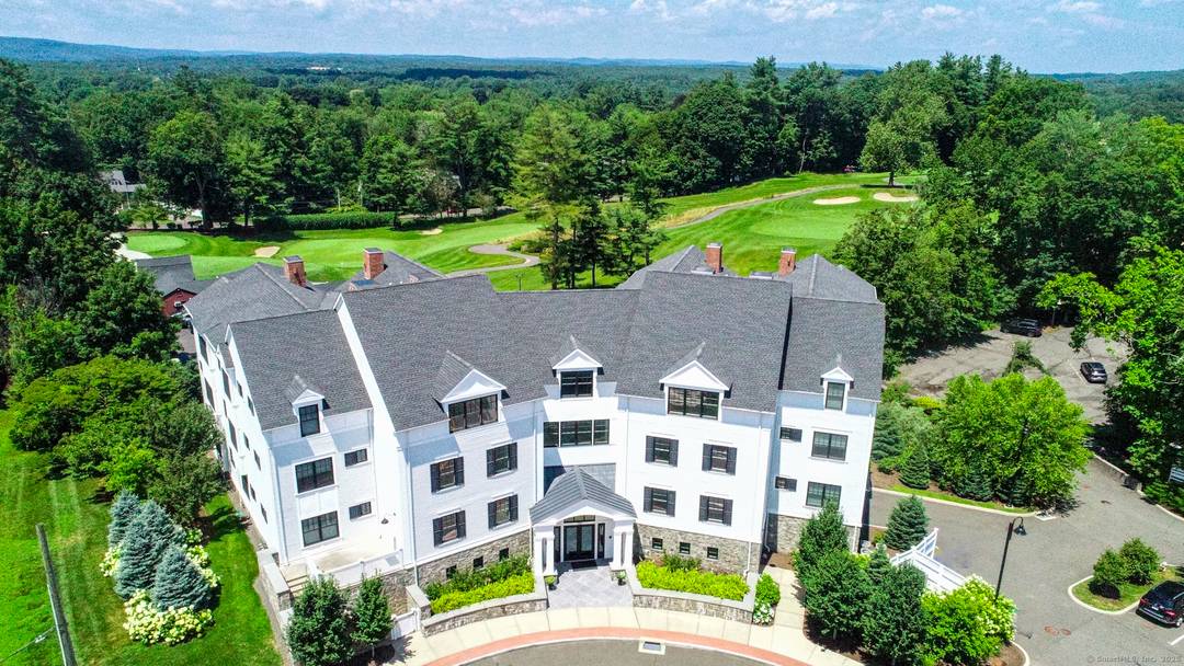 Welcome to The Pennington, a boutique 12 unit luxury condominium in the heart of Farmington's historic village, an area known for its timeless charm, natural beauty, and walkable access.