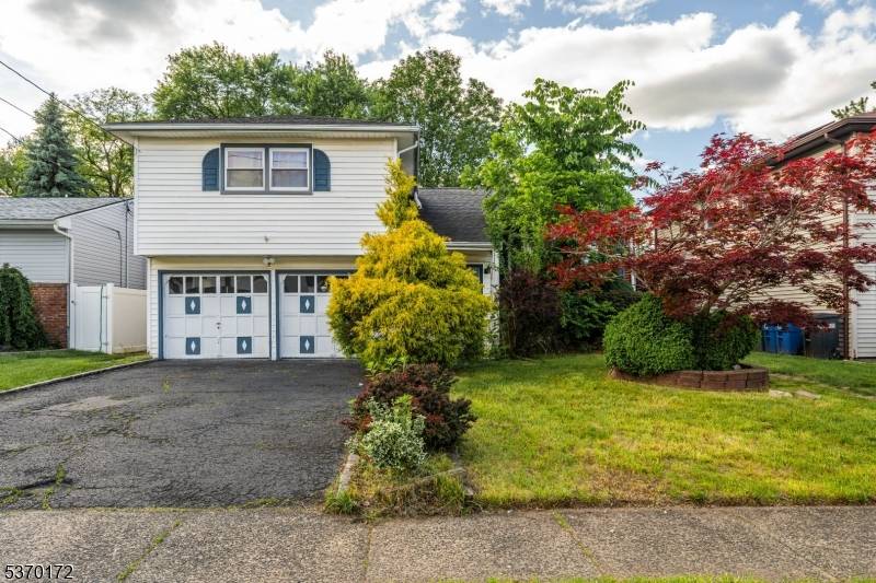 WELCOME TO YOUR DREAM HOME, THIS SPECIOUS STUNNING FULLY RENOVATED 4 BEDROOM AND 3.