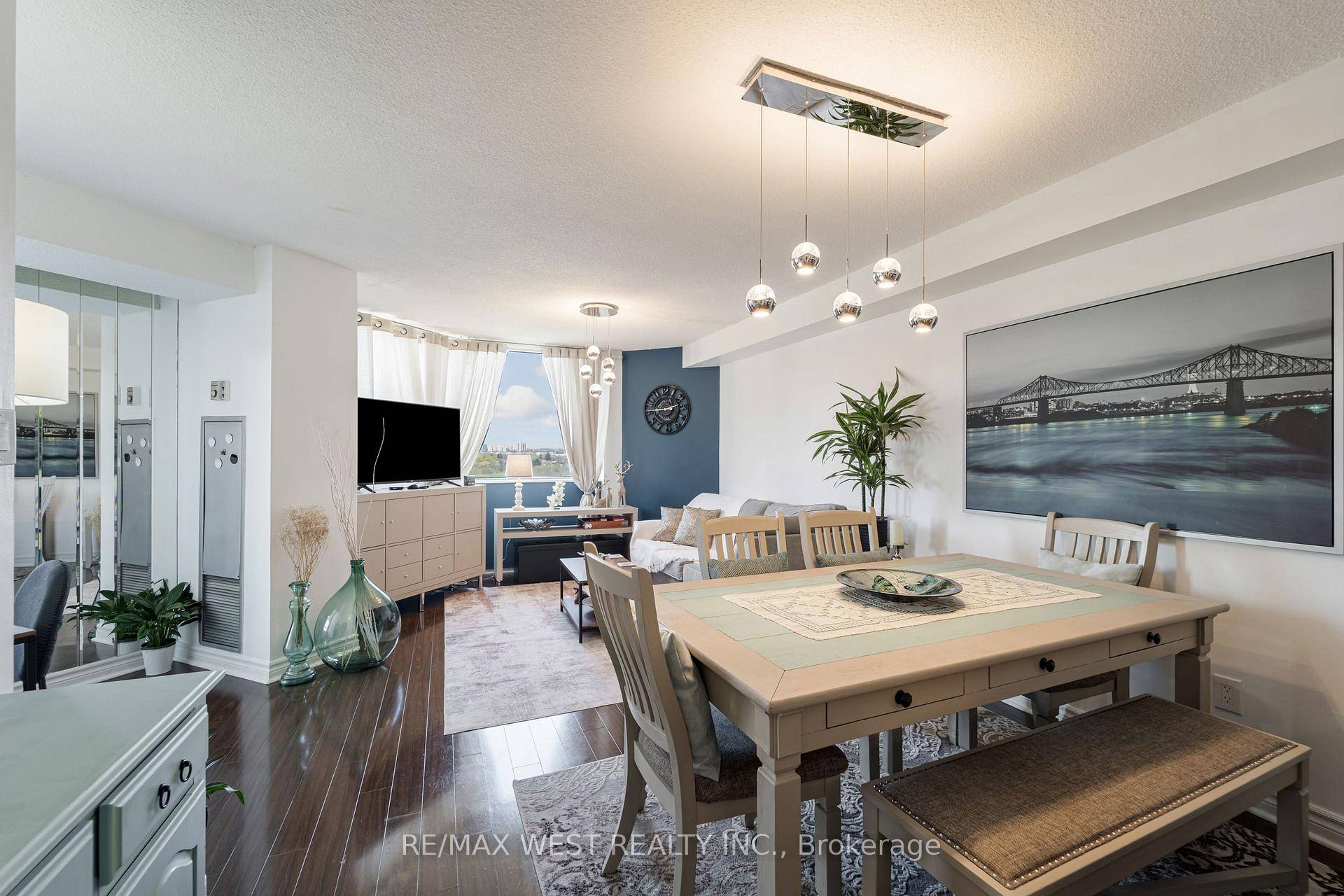 Experience the peace of a quiet location with fresh air, surrounded by lush greenery embracing the residential complex.