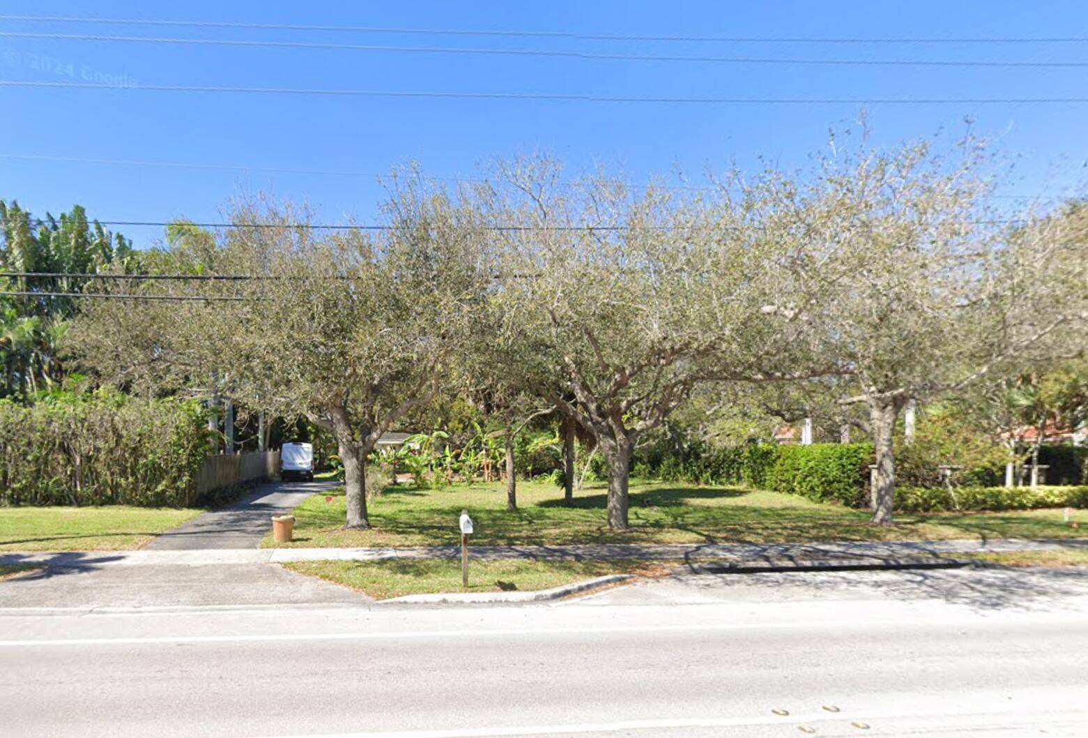 Beautiful Property off Prosperity Farms Road, close to Shopping and schools.