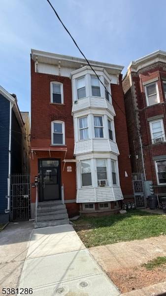 Hampton Pl Elizabeth City New Jersey Multi-Story