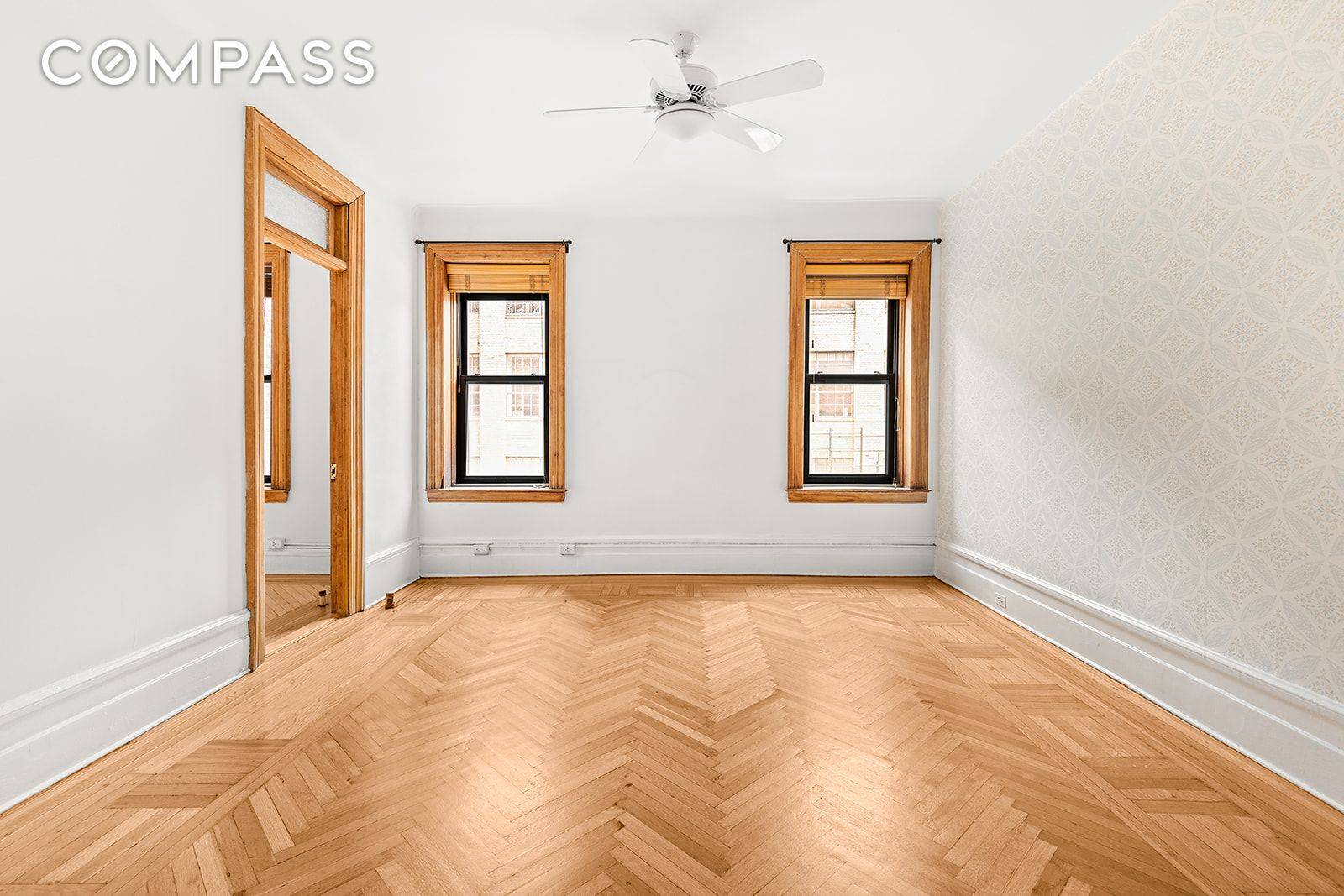 Residence 23 is located in one of Brooklyn Heights most sought after co op buildings, 61 Pierrepont Street.